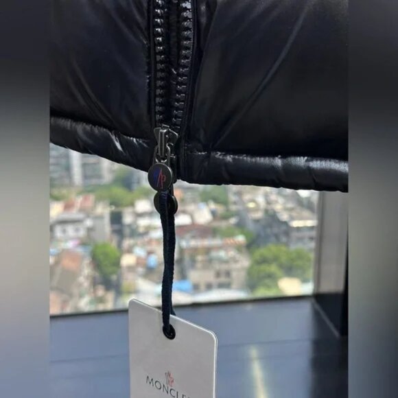 Moncler Maya short down jacket - Picture 10 of 10